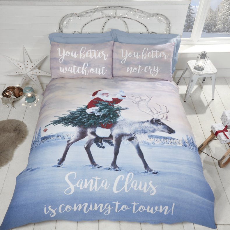 Julemanden ''Santa's Coming to Town'' sengetj til dobbeltdyne, 200x200cm